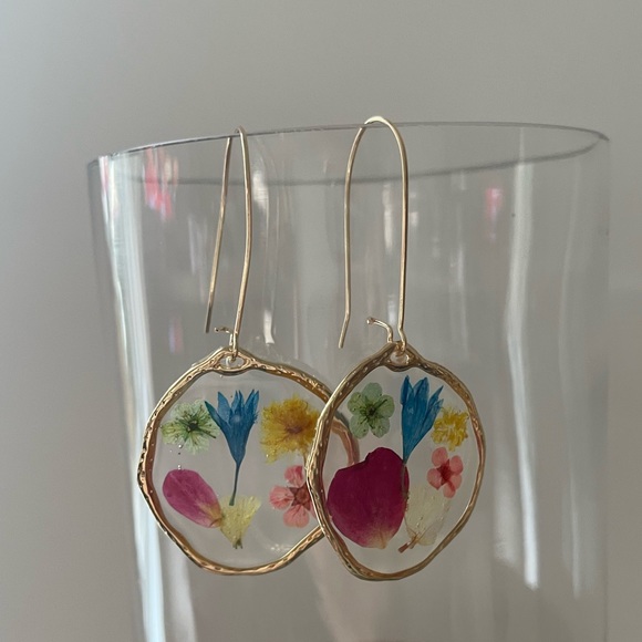 “Free people” Real flowers 🌸 handmade Earrings - Picture 2 of 5